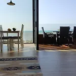 Luxury Beach Apartment In Qerret